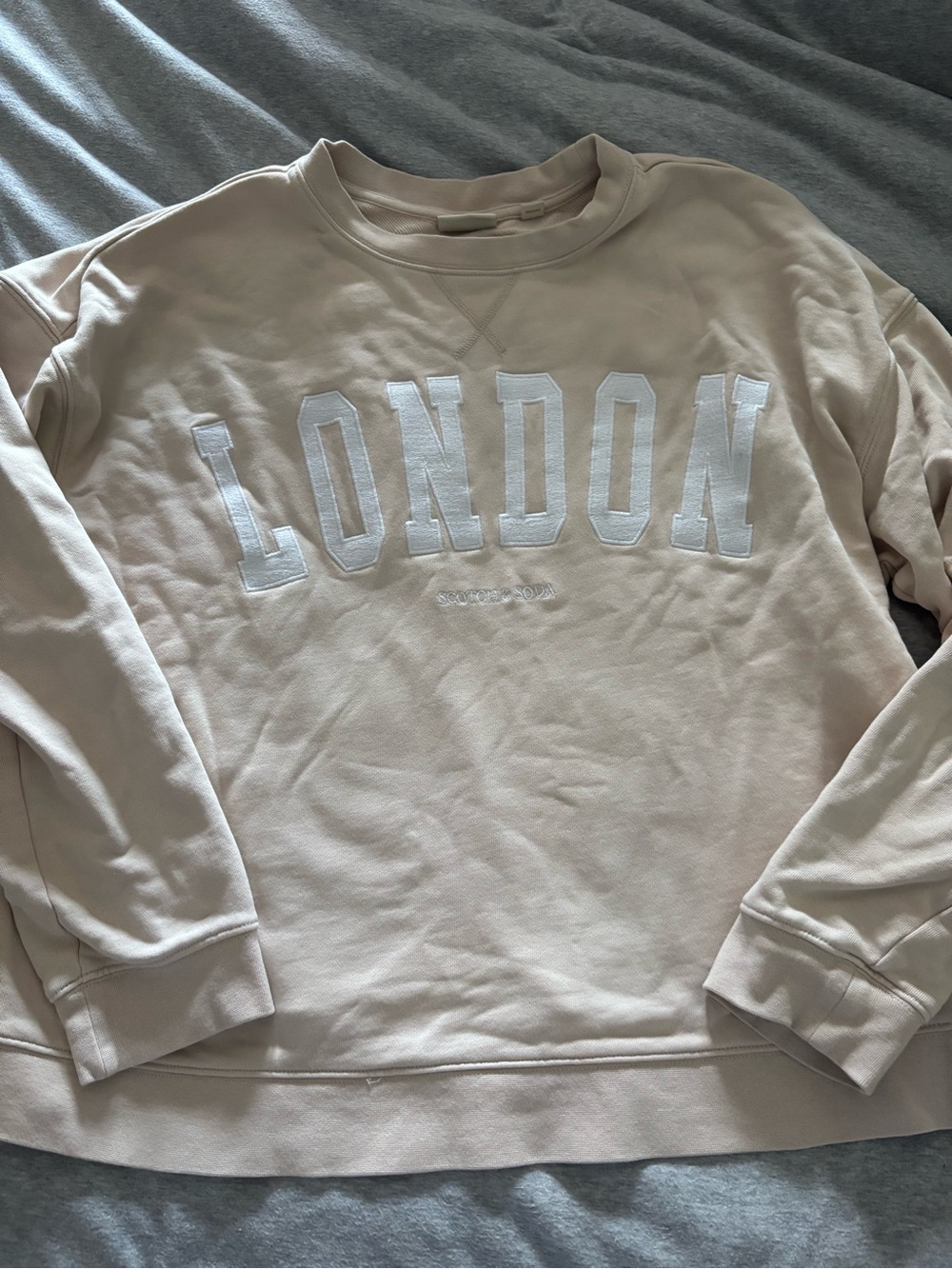 Scotch & Soda Beige Crewneck with White London Appliqué